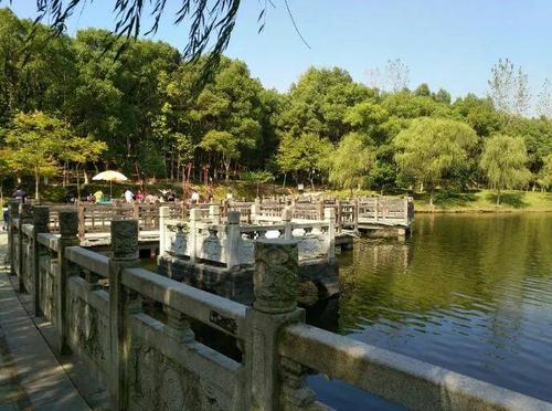 瑞昌人民公园位于市区腹地,占地22.