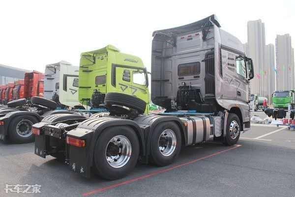 一汽解放j7拉重载自动挡牵引车用的怎么样