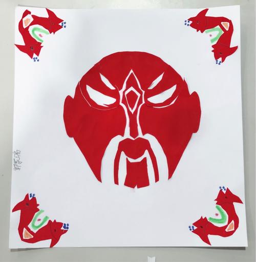 同学们做的脸谱都很好看.想象力也都很丰富.