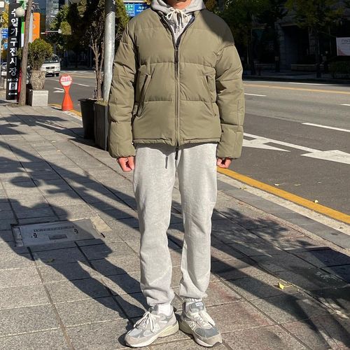 男生冬天"羽绒服"怎么穿才不臃肿?选对裤子和内搭,帅气又显瘦