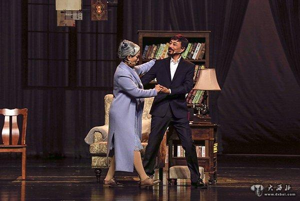 吕丽萍孙海英主演温情话剧《独自温暖》在甘肃大剧院精彩上演