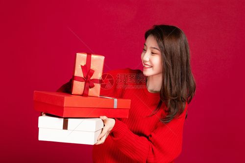 收到礼物的女生