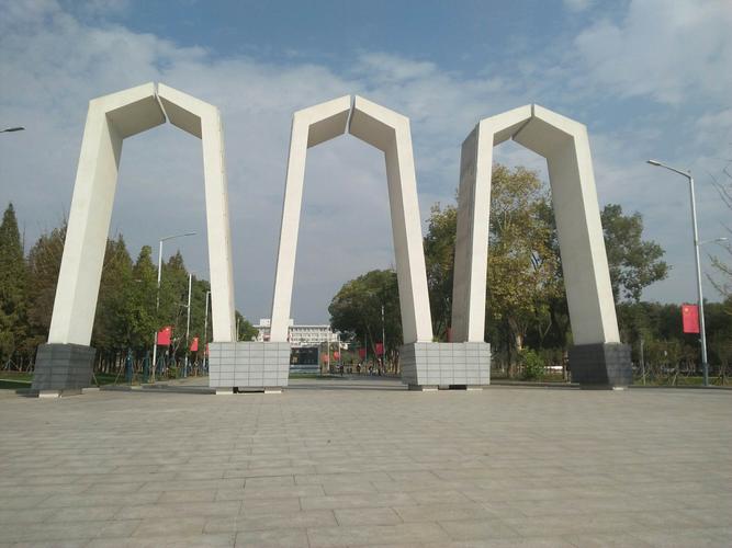 这是湘潭大学的标志性的建筑.