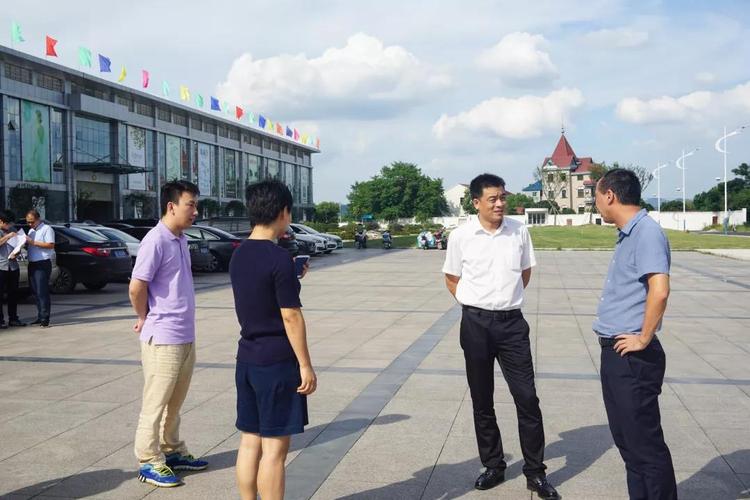 诸暨市副市长郦小飞一行莅临华东国际珠宝城专题调研"创新综合服务体