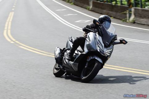 2018本田nss300大型踏板摩托车试乘心得