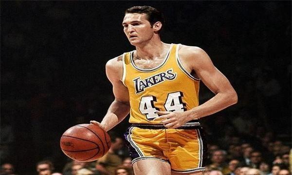 中锋在洛杉矶达到了他力量的巅峰,赢得了mvp(2000),此外,湖人队还获得