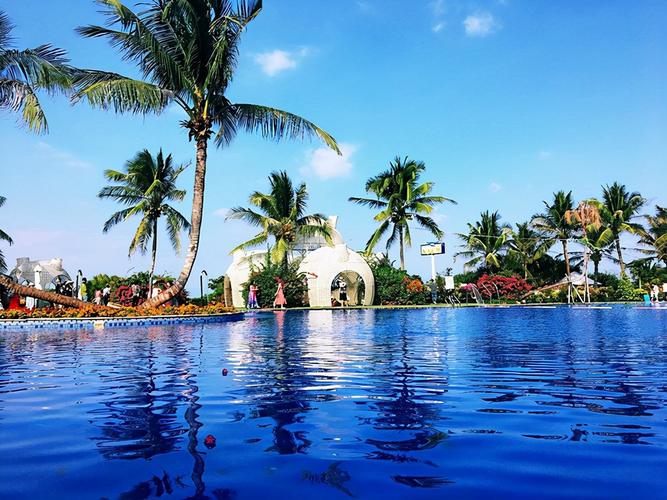 "美丽三亚,浪漫天涯!美丽三亚,美丽的花!美丽的高贵,美丽的优雅!