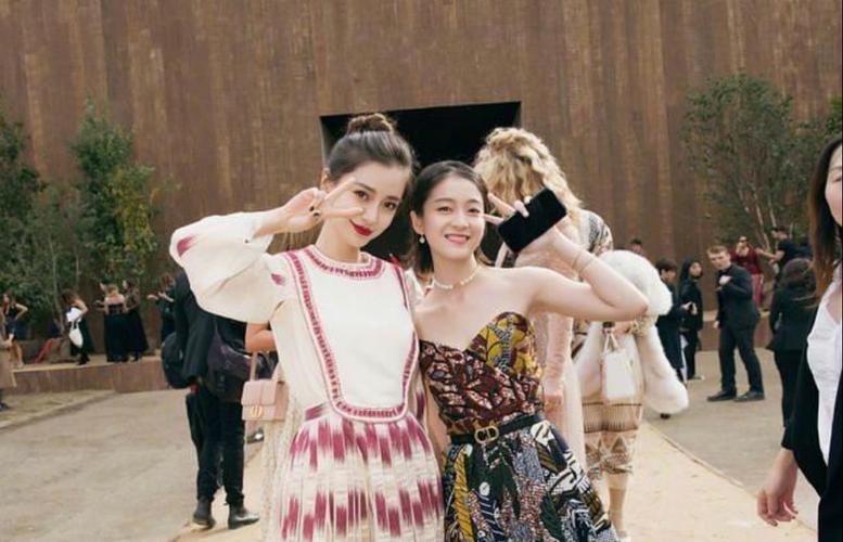 章子怡晒李安合照艳光四射,曾多番提携张雪迎,疑退居幕后搞事业