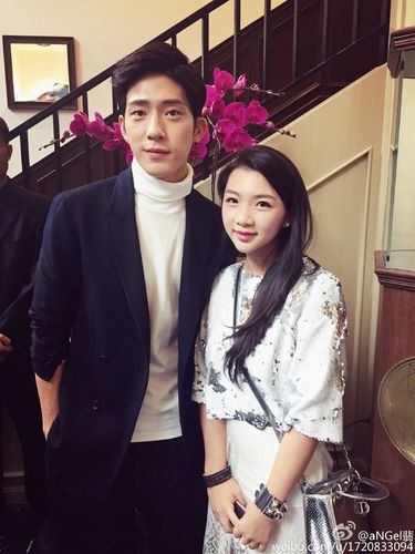 孙祥一家甜蜜生活 妻子大长腿抢眼 - 体育