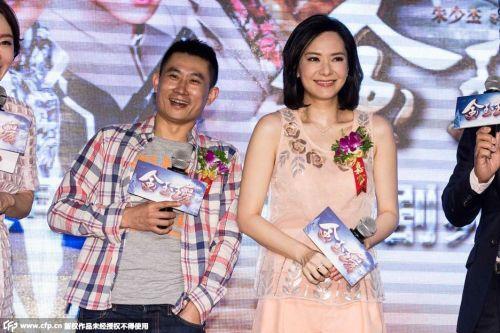 《金玉瑶》郭羡妮与老公恩爱亮相