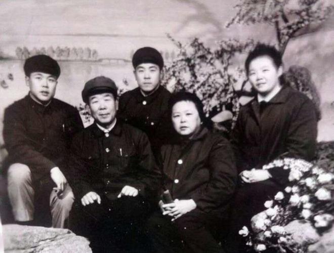子女:刘丹华,刘业丹,刘丹生.