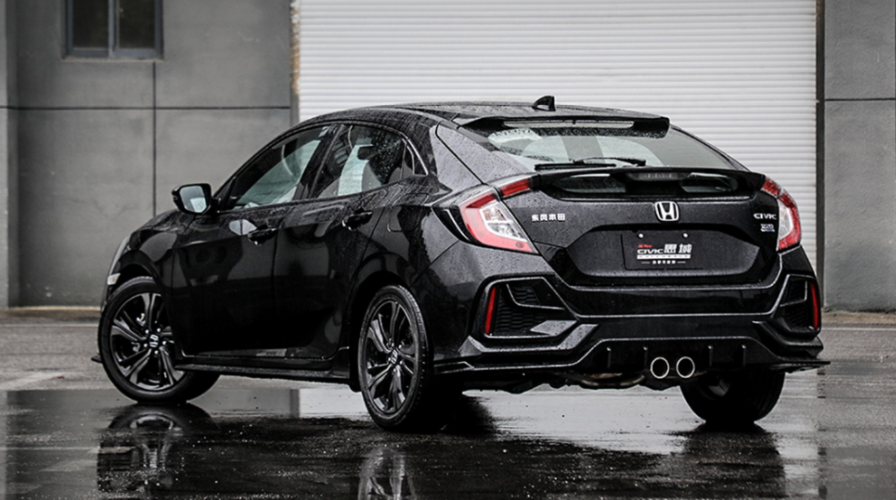 两厢思域上市,比三厢贵!黑武士改装风差个红色本田标