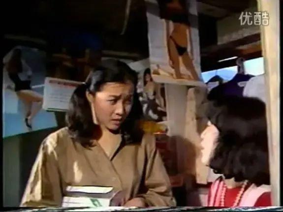 1999年,李媛媛饰演董竹君,一个坚毅强大的女强人形象,即便穿着素色