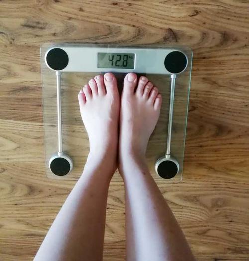 从18岁开始体重就没超过45公斤.纸片人.