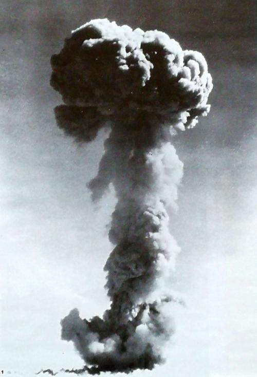 1964年10月16日15时,中国第一颗原子弹爆炸成功,这是中国国防和科技