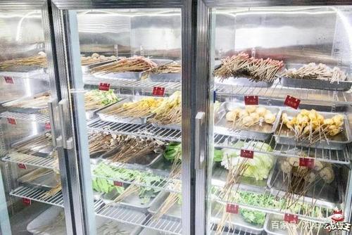 这家正宗成都串串香新出了酸菜锅底,性价比超高,来了