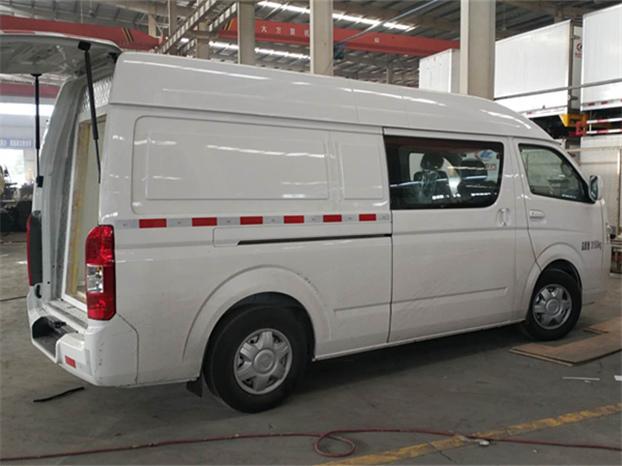 福田双排面包车