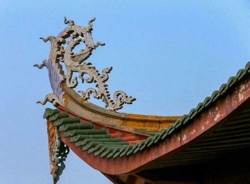 四角翘伸,形如飞鸟展翅,轻盈活泼,壮观飞动,所以称之为飞檐翘