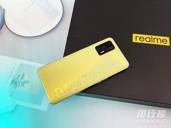 realme 真我q3 pro在外观上可以说做到了独树一帜,一共有萤火虫/电光