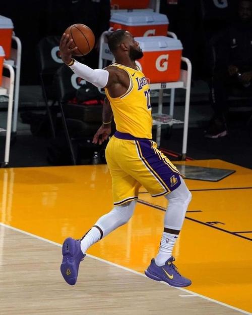 在比赛结束后,勒布朗-詹姆斯本人两次更新自己的社交博客,几个小时前