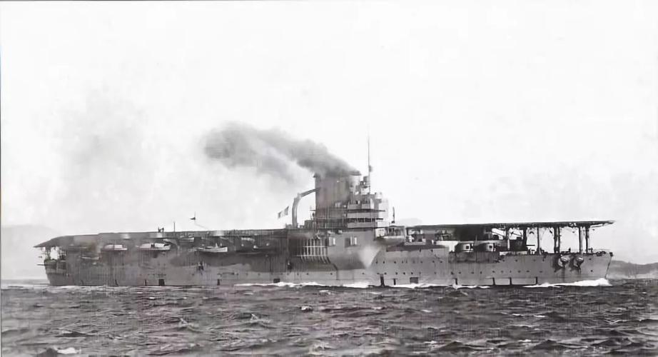 航母用作运输舰,沦为水兵宿舍:法国"贝亚恩"号航母传奇