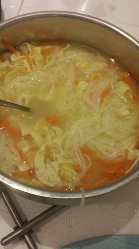  p>胡萝卜蛋花汤面是一款菜品,制作原料主要有胡萝卜,鸡蛋,面(乌冬