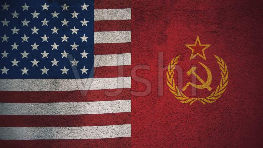 破裂的墙上挂着美国和苏联国旗_3840x2160_高清视频素材下载(编号