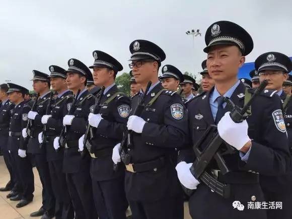过劲!南康和谐广场几百号警察全副武装在干嘛?