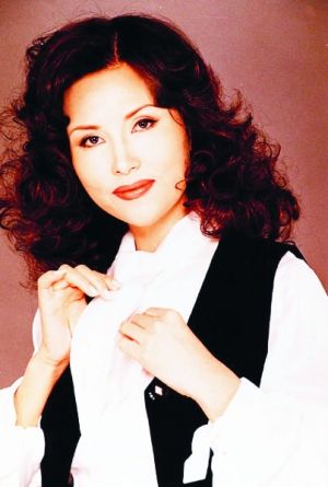 歌唱家芦秀梅因癌症去世了,赵安一直在医院陪伴妻子,逝世后失声痛哭.