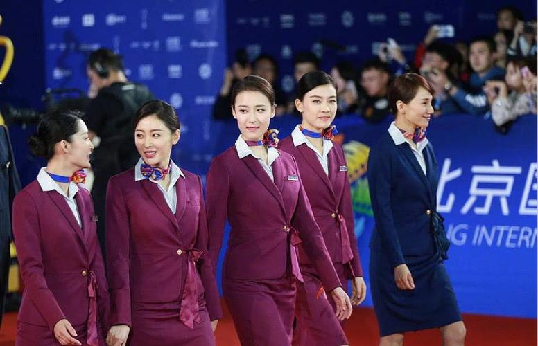 《中国机长》五美首曝光,袁泉气质突出,张天爱李沁差别巨大