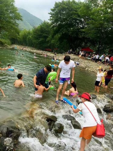 浏阳沿溪大光洞冯家山庄 15897329531
