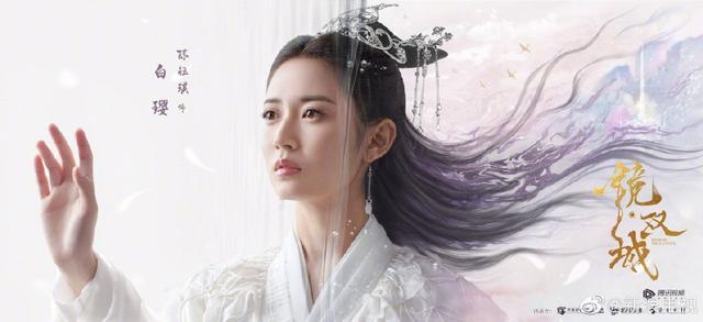 组图:《镜双城》曝定妆照 李易峰蓝发邪魅陈钰琪白衣