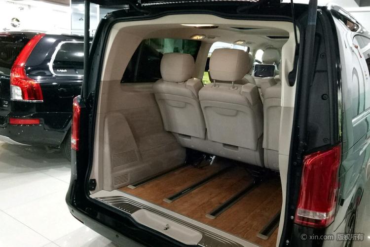 奔驰奔驰v级后备箱