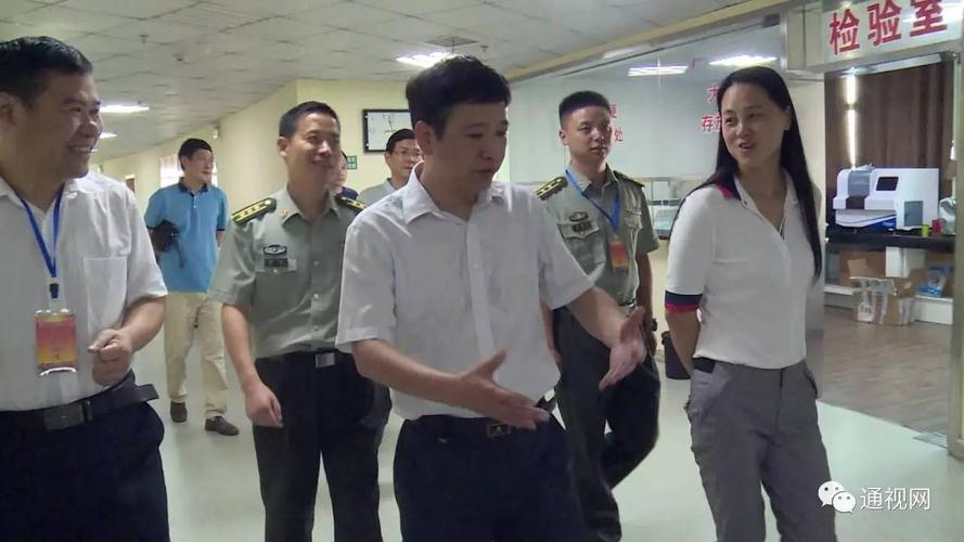 王兴电,朱凤英检查指导征兵复检工作