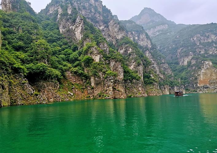 北国漓江云台天池峰林峡天上疑落绿玉带化作人间翡翠湖