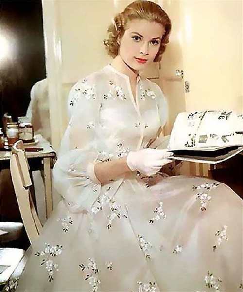 格蕾丝·凯利:好莱坞的影后,摩纳哥的王妃,一生极具传奇!