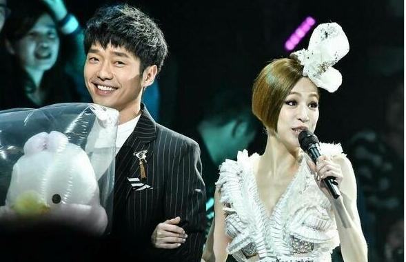 王心凌张栋梁11后再合体!这又是暴露年龄的一对cp!