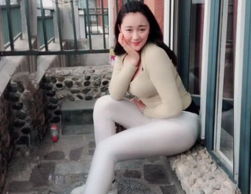 1.74米的东北大妞,靠微胖身材圈粉,做主播月入过万!