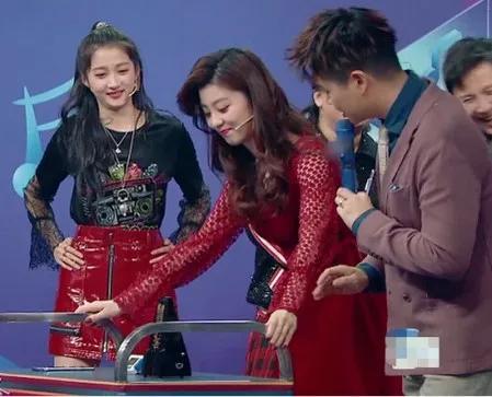 在《王牌对王牌》打酱油却意外走红,费费这么漂亮为何