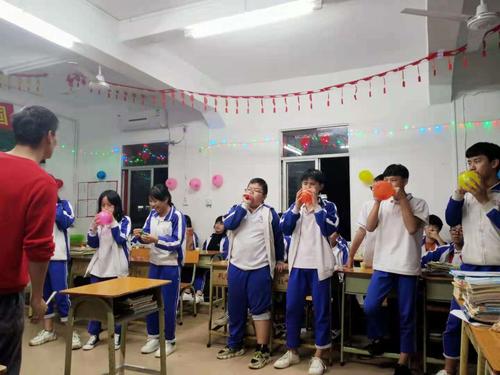 文昌孔子中学初二学生欢度圣诞夜活动