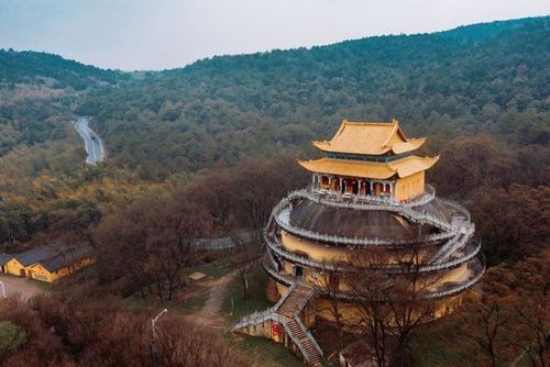 留下了《赠寺僧诗》,《满庭芳·夏日溧水无想山》等一批诗词佳作