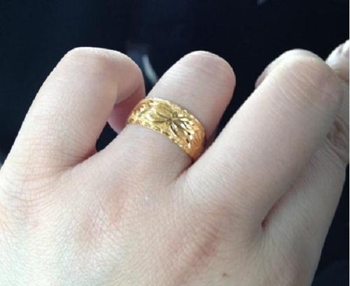 黄金的戒指,戴在"哪只手"最佳?总有人戴错,难怪戒指变色变轻