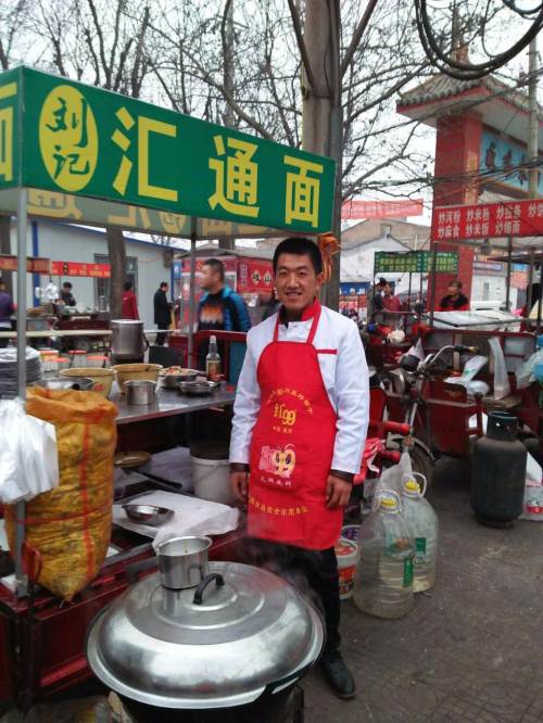 因本人有事,转让一套汇通面家具,所有设备包括,带技术   