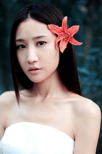 陈彦妃高二时因接拍某快餐品牌广告而