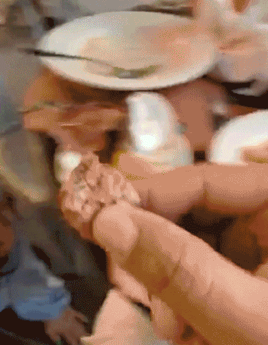 21岁女孩全职当狗,月入近百万?
