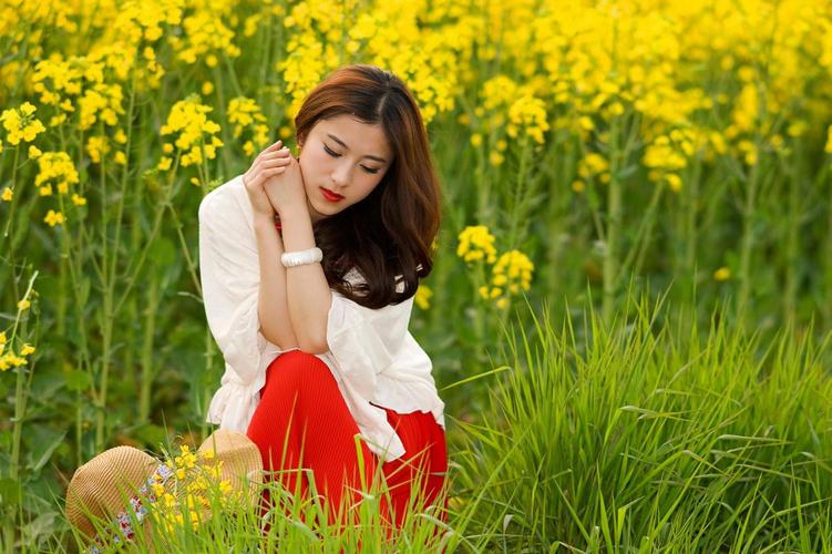 阳春三月菜花黄 【油菜花唯美人像】