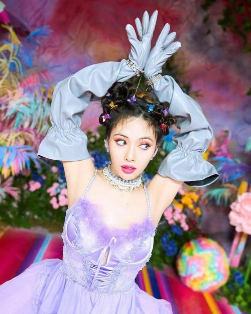 泫雅新专辑mv主打歌写真画报舞台演出写真以及自拍