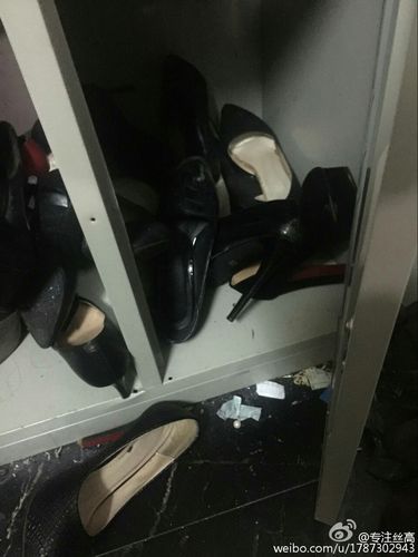 ktv扫楼高跟鞋_扫楼尿新娘高跟鞋图_扫楼玩原味高跟鞋