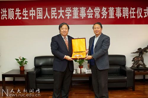 校董会常务董事,北京昭德投资有限公司董事长兼总经理李伯潭,副校长查