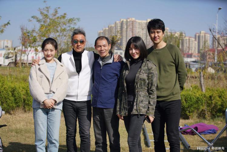 宋哲为电影《半亩方塘一鉴开》戏份杀青,饰演青年记者祝和平
